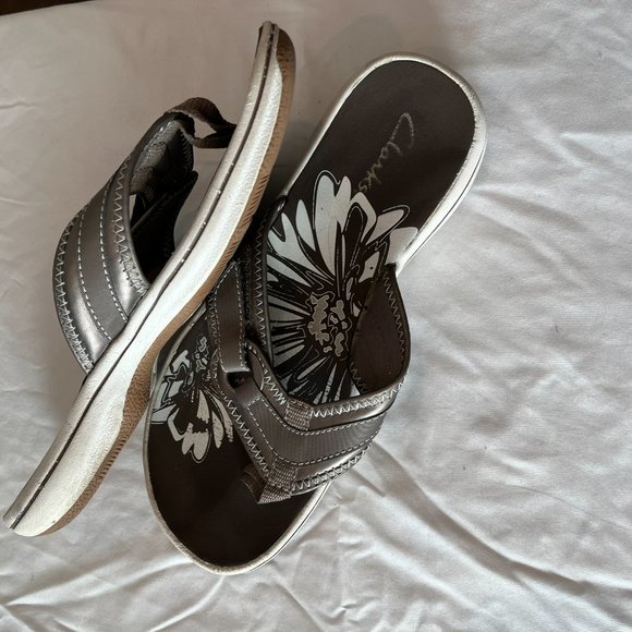 Clarks Pewter Breeze sandals sz 6.5 - Picture 4 of 4